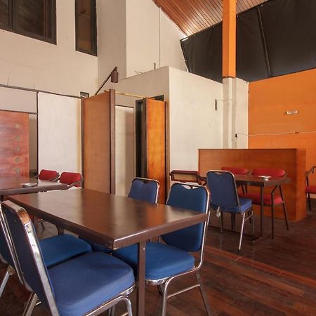 فندق Reddoorz Near Jalan Sudirman Padang المظهر الخارجي الصورة