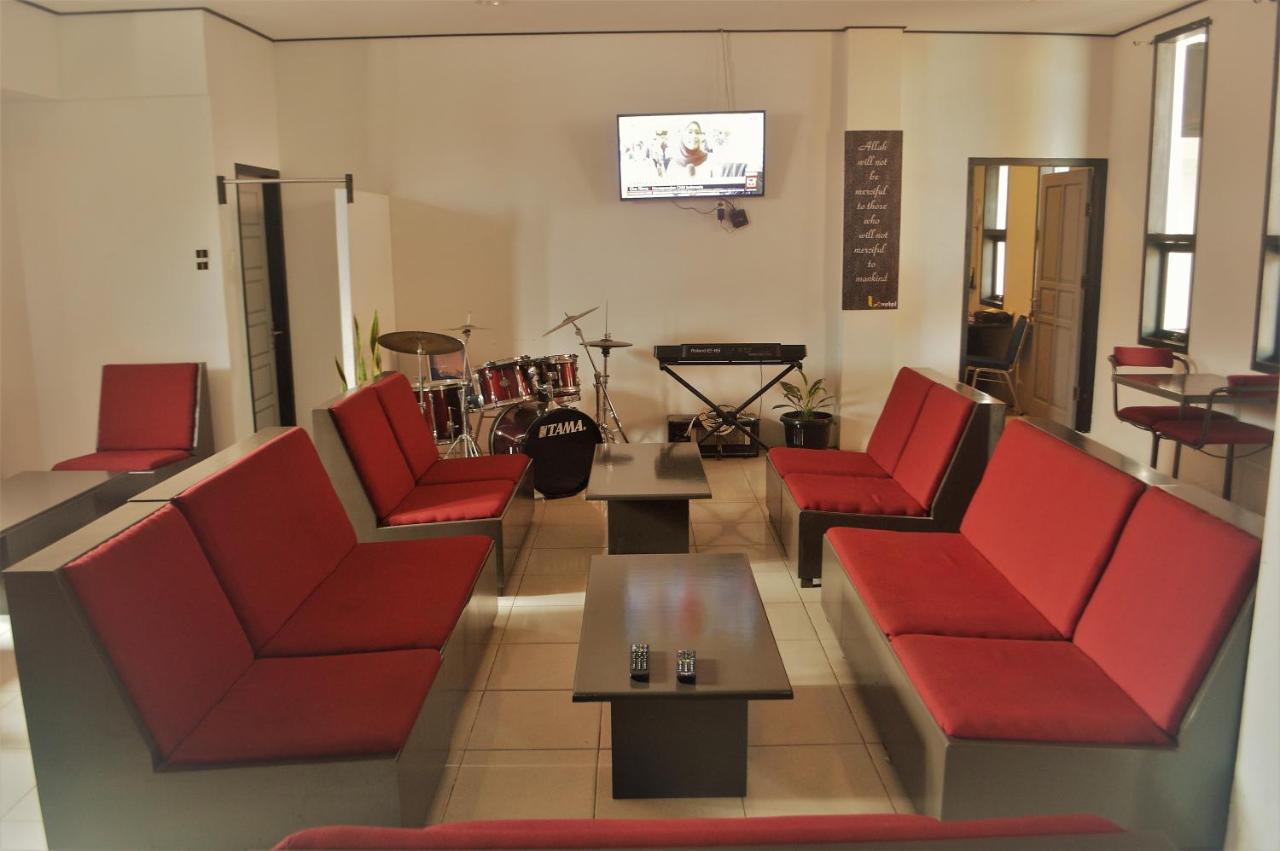 فندق Reddoorz Near Jalan Sudirman Padang المظهر الخارجي الصورة