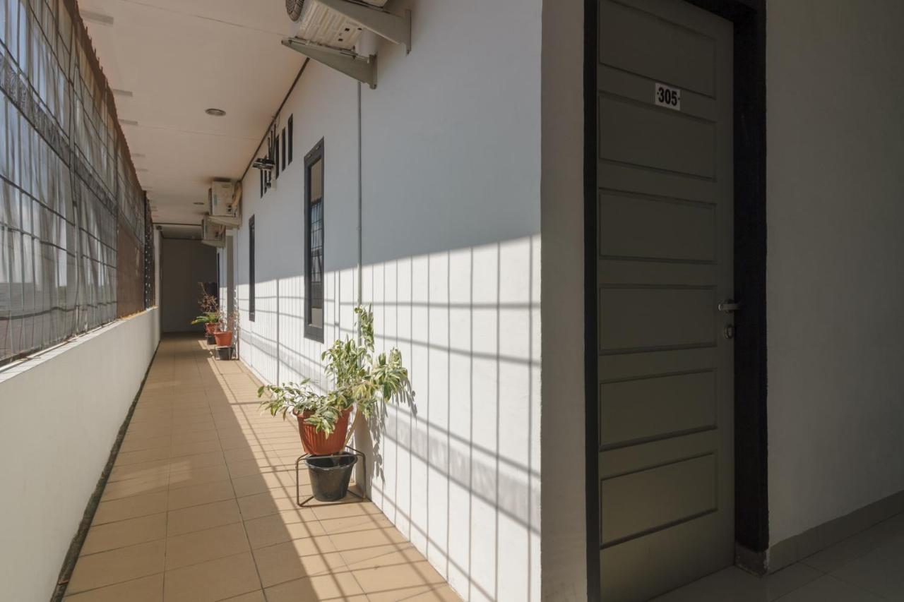فندق Reddoorz Near Jalan Sudirman Padang المظهر الخارجي الصورة