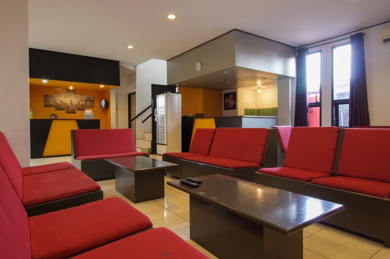فندق Reddoorz Near Jalan Sudirman Padang المظهر الخارجي الصورة