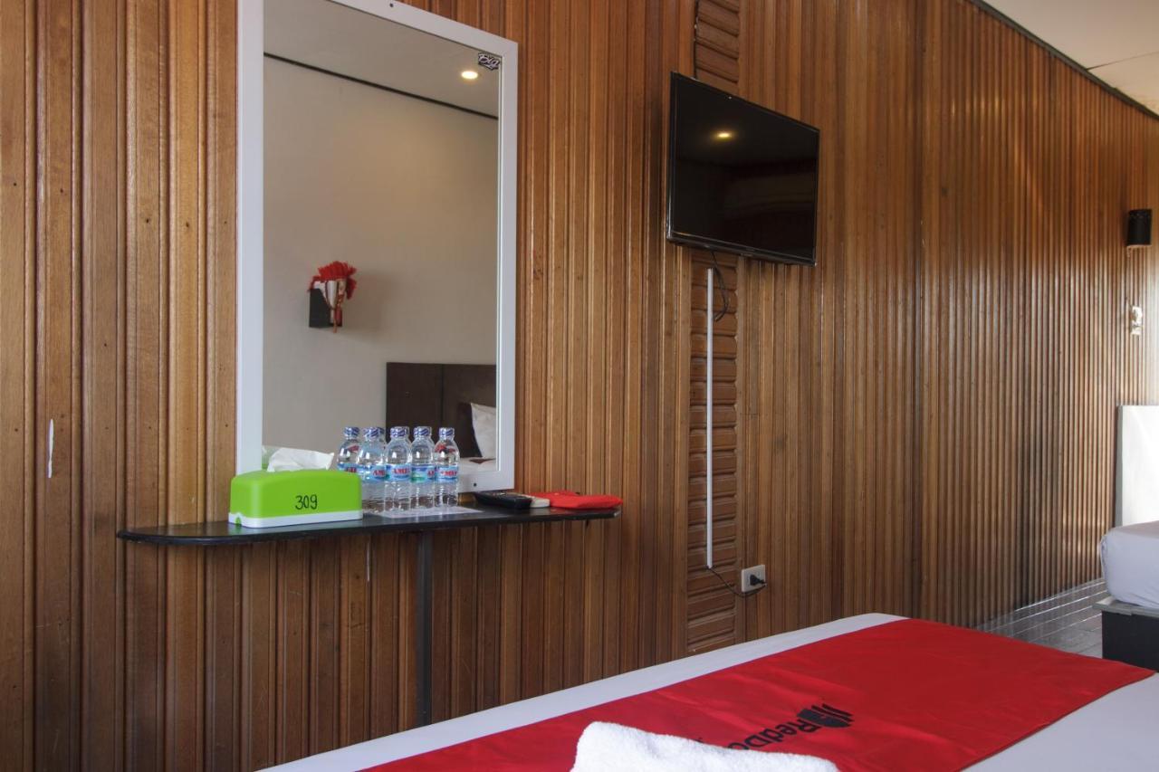 فندق Reddoorz Near Jalan Sudirman Padang المظهر الخارجي الصورة