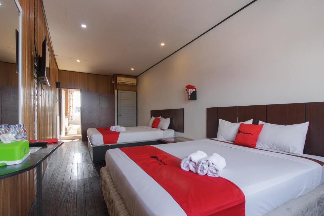 فندق Reddoorz Near Jalan Sudirman Padang المظهر الخارجي الصورة