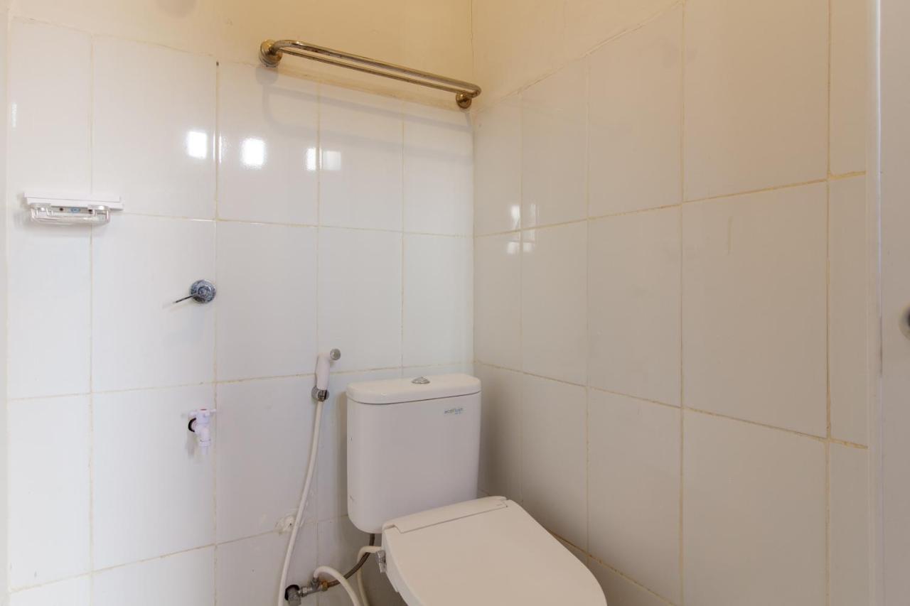فندق Reddoorz Near Jalan Sudirman Padang المظهر الخارجي الصورة