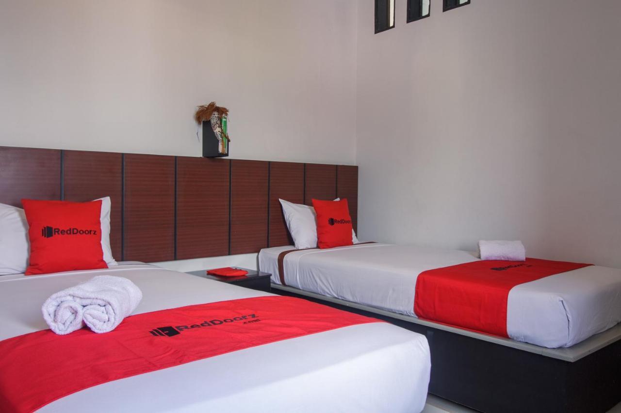 فندق Reddoorz Near Jalan Sudirman Padang المظهر الخارجي الصورة