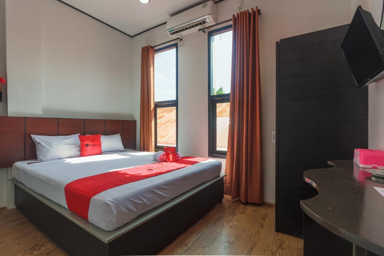 فندق Reddoorz Near Jalan Sudirman Padang المظهر الخارجي الصورة