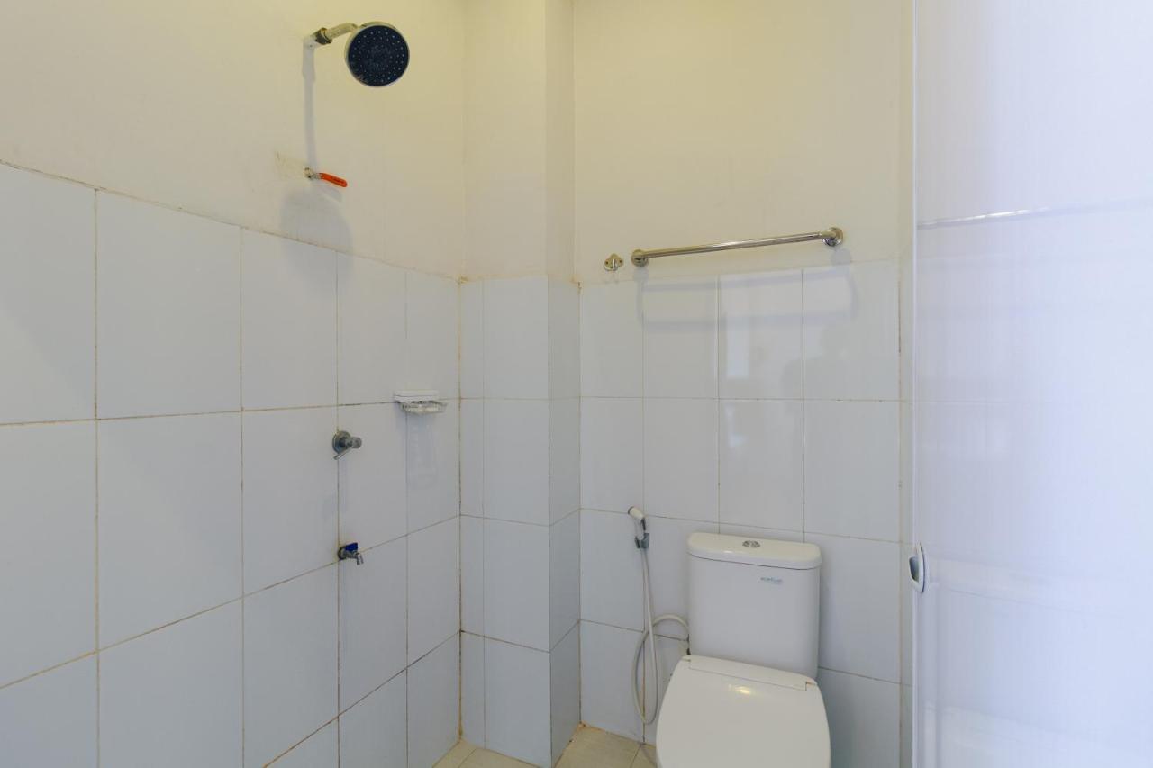 فندق Reddoorz Near Jalan Sudirman Padang المظهر الخارجي الصورة